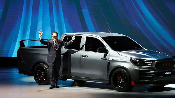 Toyota pamerkan mobil pickup listrik pertamanya, Hilux Revo BEV