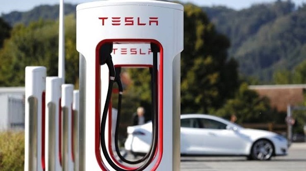 Mobil listrik Tesla akan dukung charger pihak ketiga