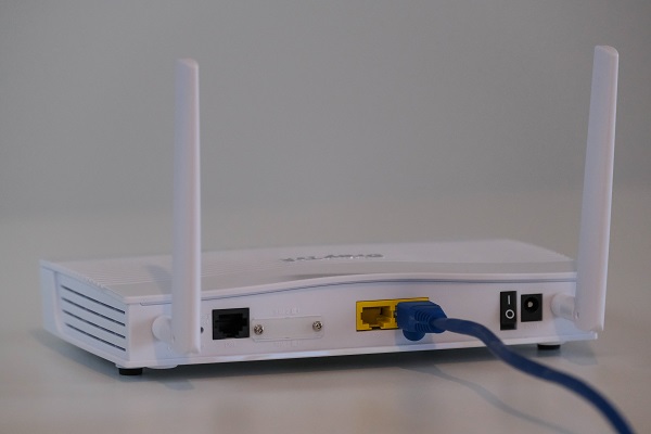 Posisi terbaik router untuk optimalkan WiFi di rumah