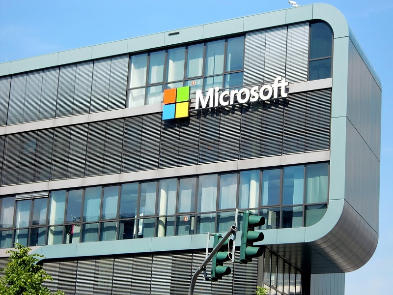 Microsoft disebut akan PHK ribuan karyawan