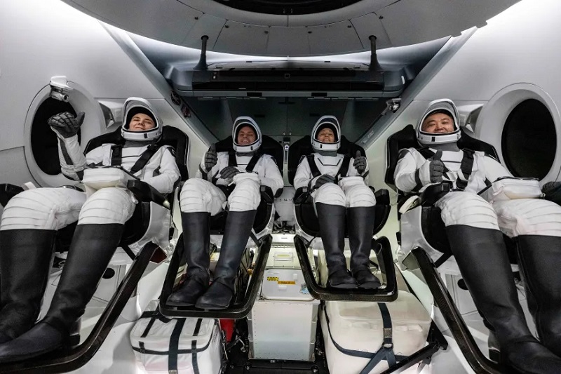 Misi Crew-5 SpaceX kembali ke Bumi dengan aman setelah 5 bulan di luar angkasa