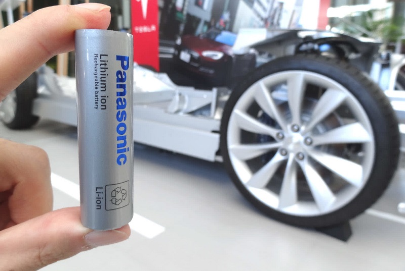 Panasonic tunda produksi baterai Tesla generasi baru