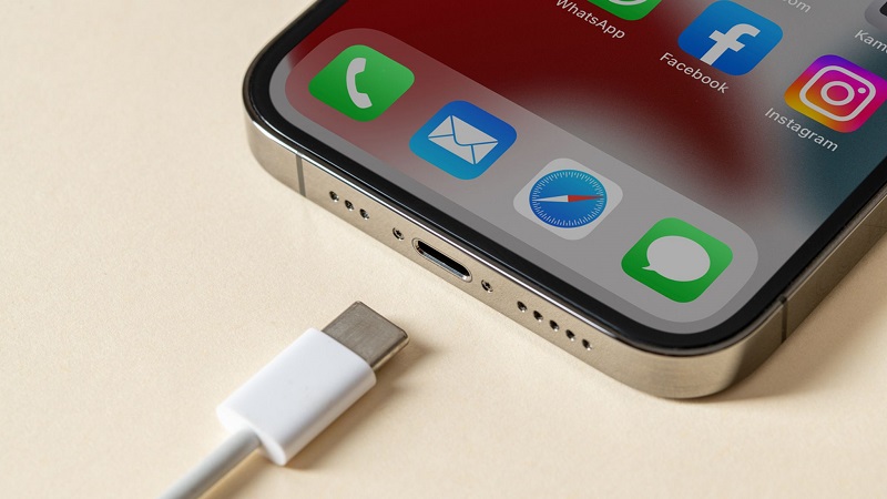 Perjalanan produk Apple dengan USB-C dan manfaatnya