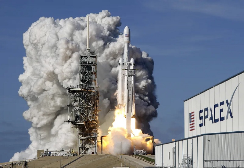 Amazon sepakat beli 3 roket SpaceX untuk mega proyeknya