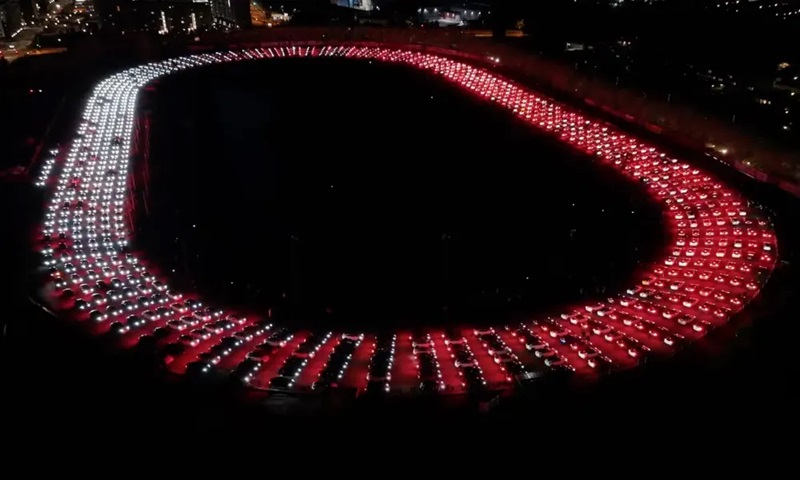 Keajaiban teknologi, 902 Tesla menari dalam Cahaya