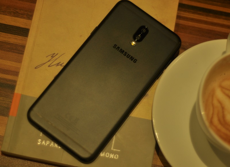 Kumpulan foto desain Samsung Galaxy J7 Plus