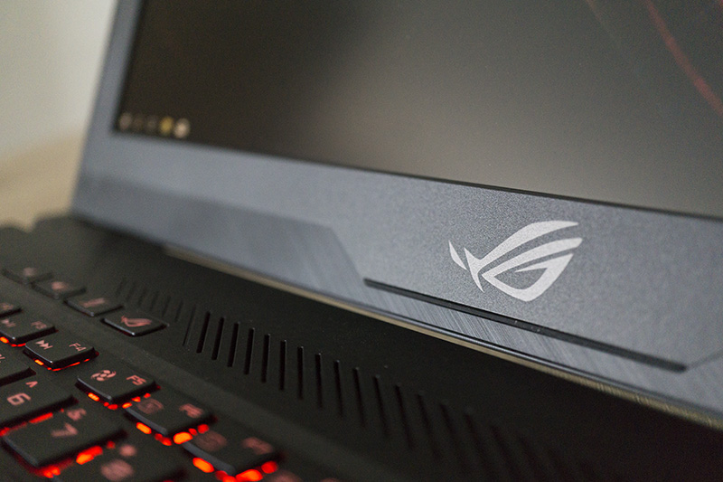 ASUS ROG STRIX GL503 Scar hands on