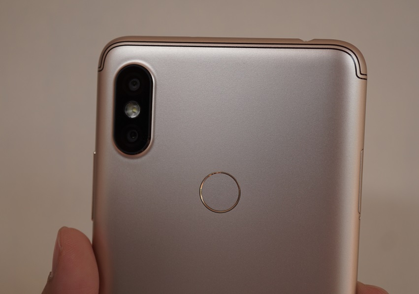 Foto desain keseluruhan Xiaomi Redmi S2