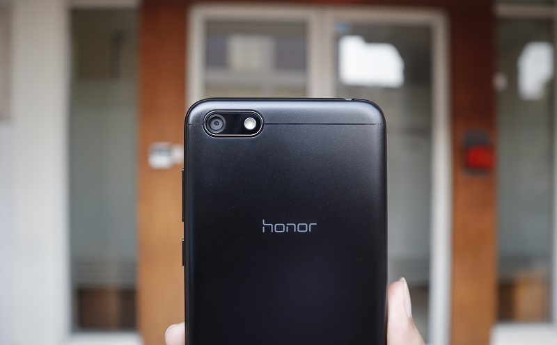 Review Honor 7S body smartphone