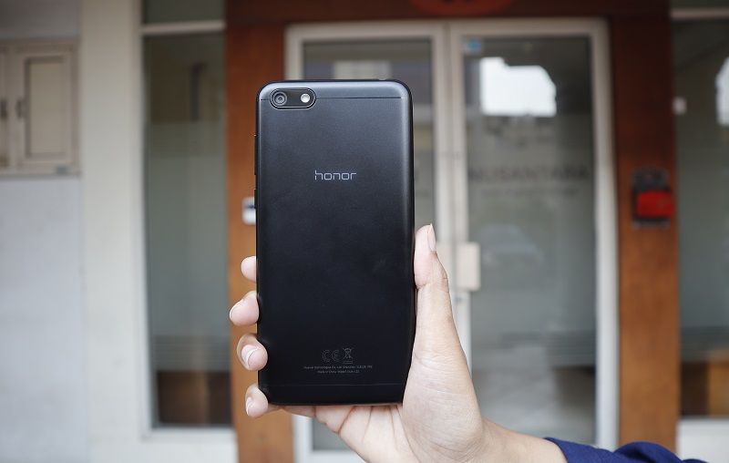 Review Honor 7S body smartphone