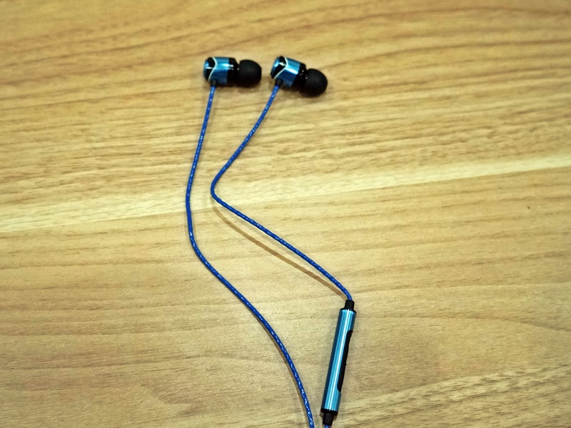 Review earphone soundmagic e10c