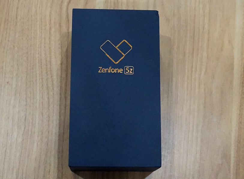 Tampilan box dari Asus Zenfone 5Z