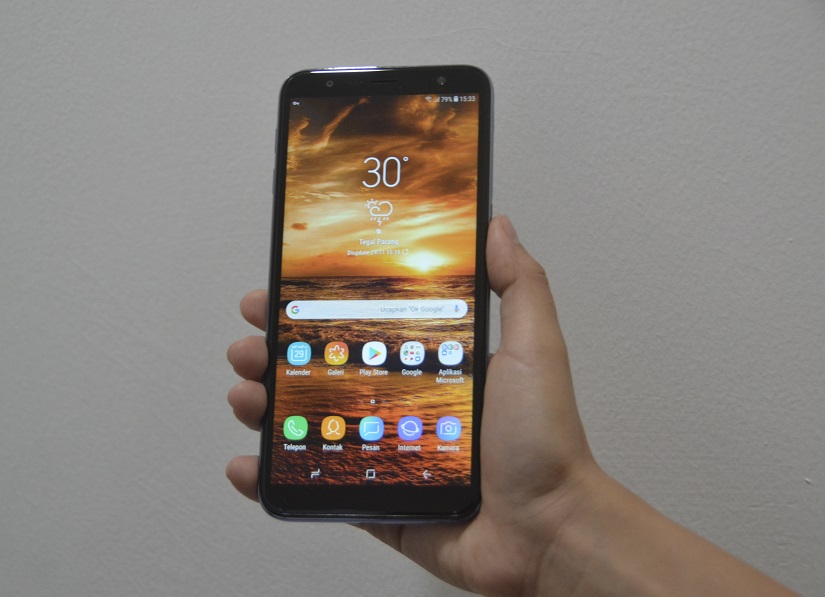Desain keseluruhan Samsung Galaxy J6 Plus