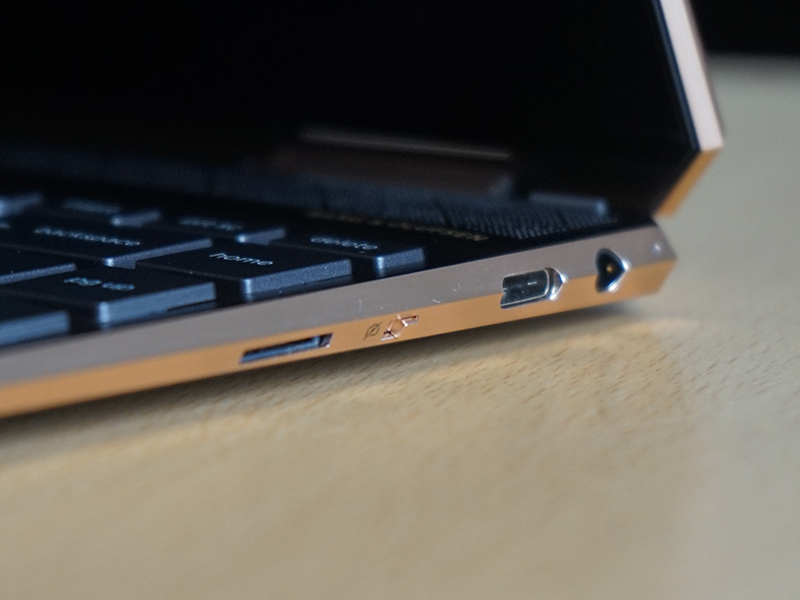 Review HP Spectre X360, laptop kerja seksi desain samping
