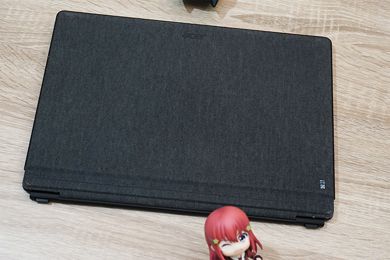 Foto desain bodi dari Acer Switch 7 Black Edition