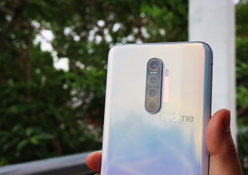 
									Desain keseluruhan realme X2 Pro