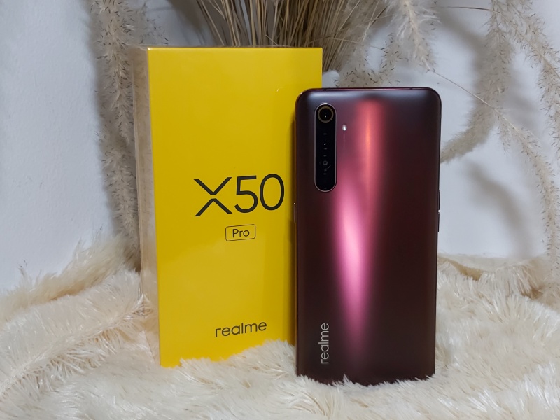 Desain bodi smartphone realme X50 Pro 5G 