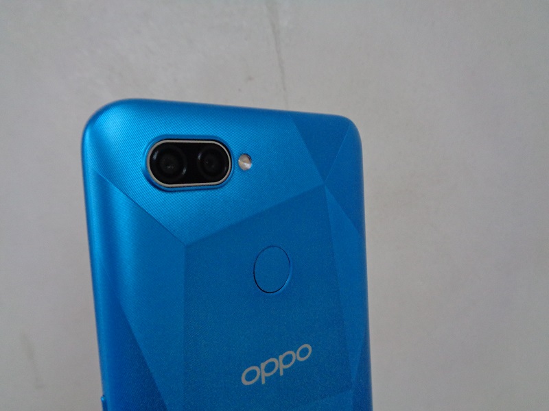 Review OPPO A11k body smartphone
