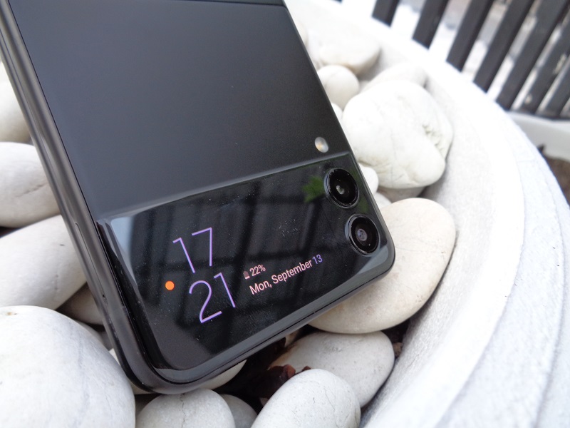 Samsung Galaxy Z Flip3 case belakang