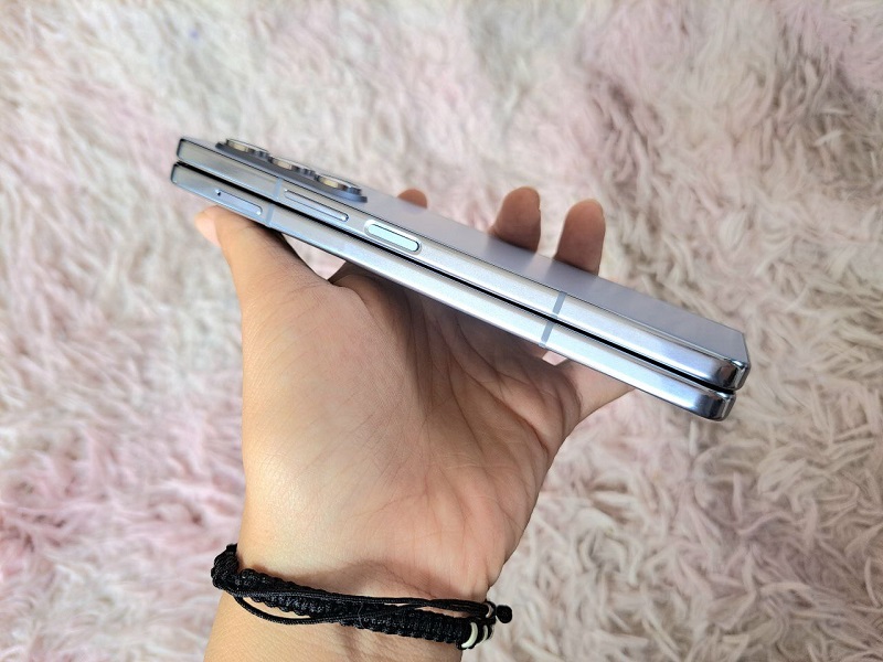 
									Gambar desain dan bodi Galaxy Z Fold5
