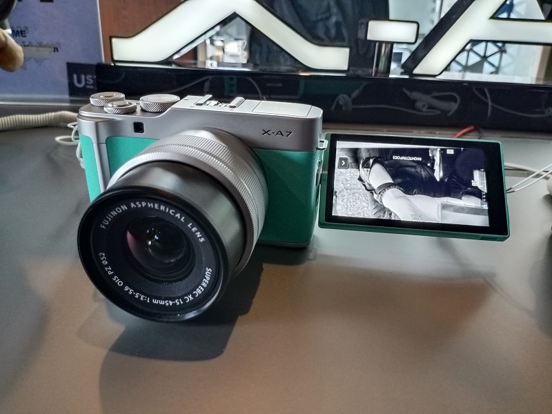 Ini adalah gambar dari kamera Fujifilm X-A7