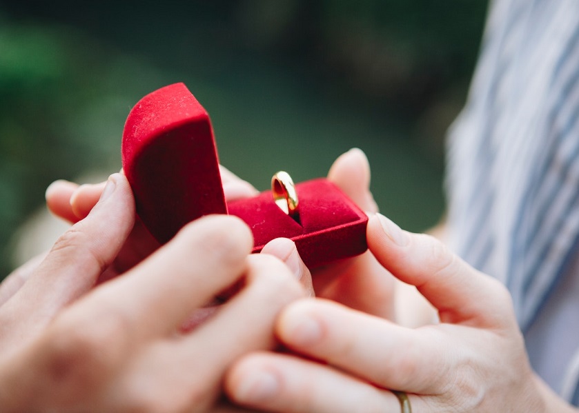Ini adalah gambar dari cincin pertunangan
