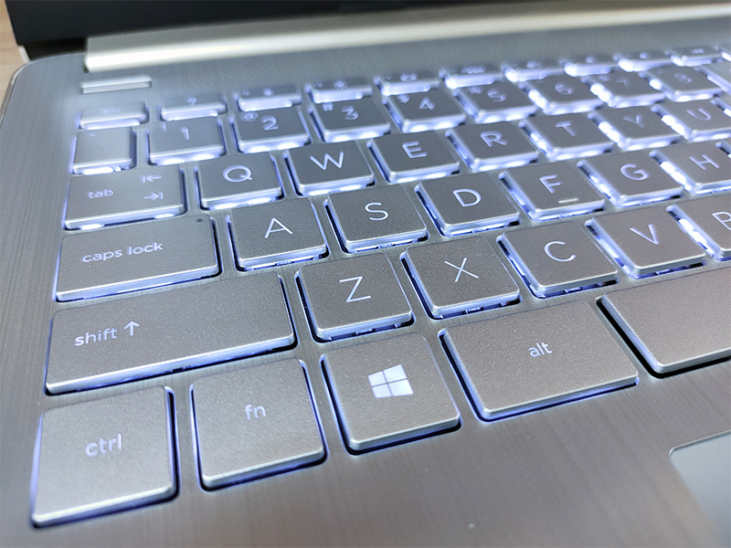 Keyboard dengan backlit
