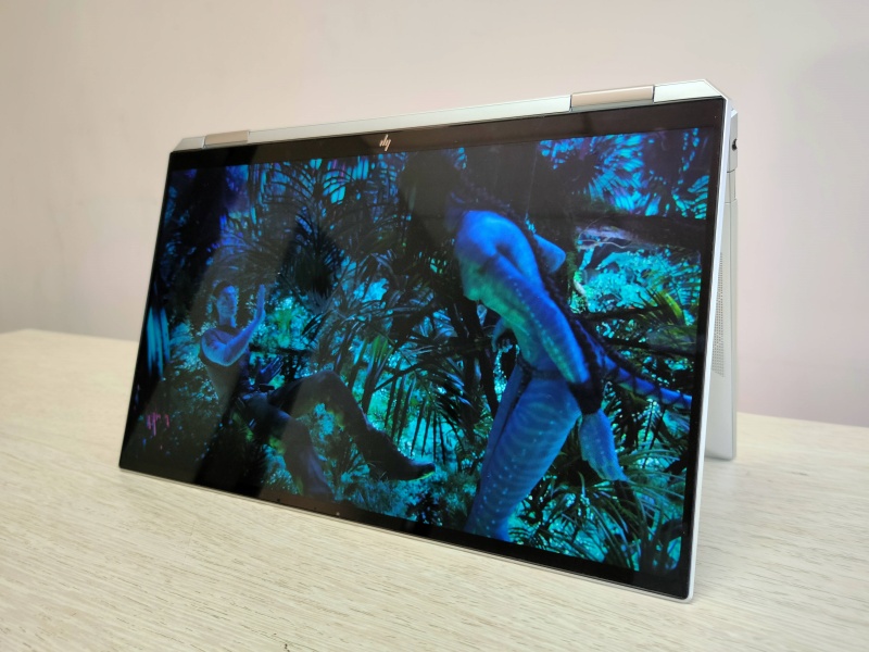 Layar dan speaker HPSpectre X360 asyik untuk diajak multimedia