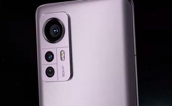 Desain kamera belakang Xiaomi 12