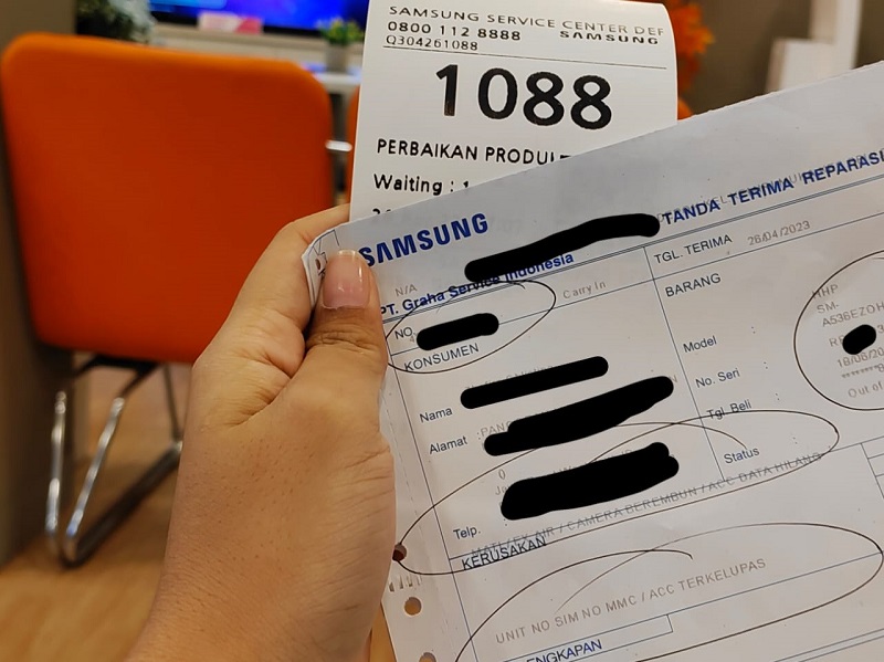 Pemilik bawa ponsel rusak ke Samsung Service Center