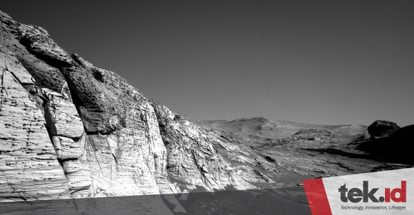 Take a peek at this Martian rock image taken by Curiosity